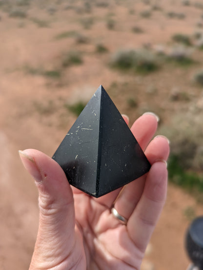 Shungite pyramid 4cm