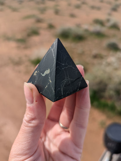 Shungite pyramid 4cm